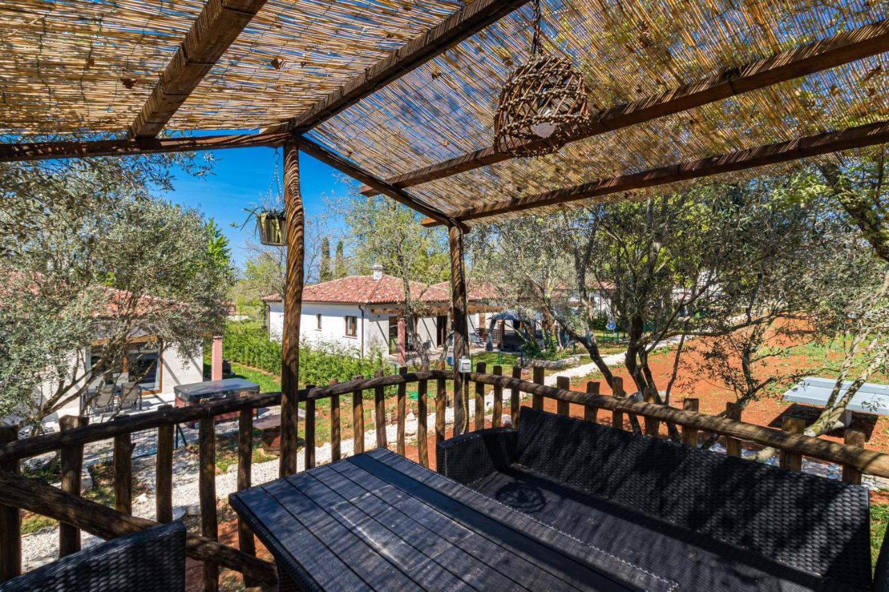 Apartmani Noa I Natali Kaldanija エクステリア 写真