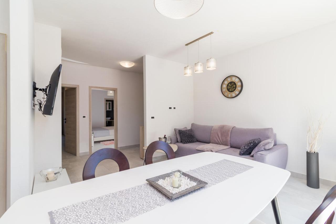 Apartmani Noa I Natali Kaldanija エクステリア 写真
