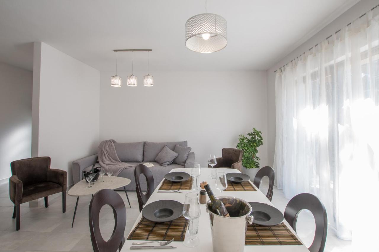 Apartmani Noa I Natali Kaldanija エクステリア 写真