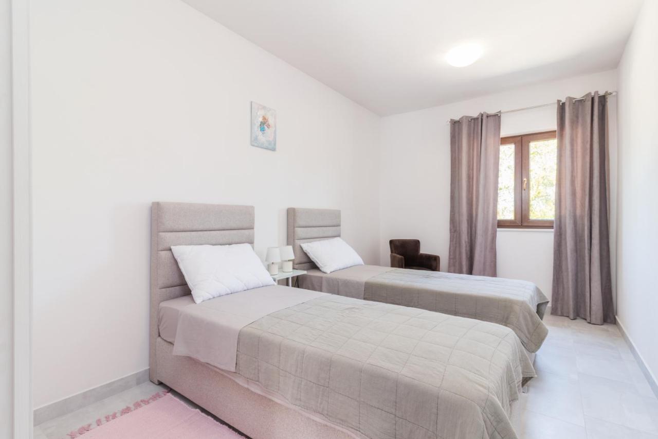 Apartmani Noa I Natali Kaldanija エクステリア 写真