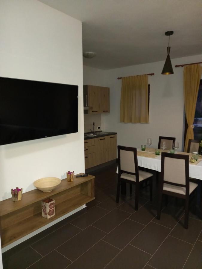 Apartmani Noa I Natali Kaldanija エクステリア 写真