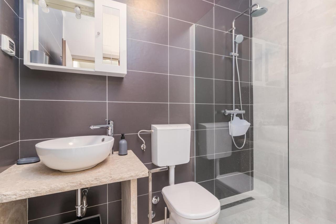 Apartmani Noa I Natali Kaldanija エクステリア 写真