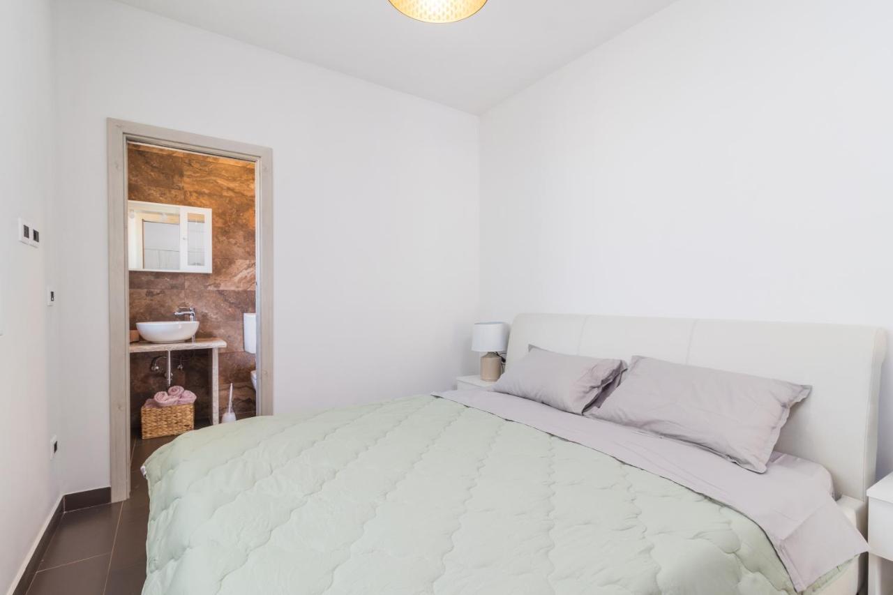 Apartmani Noa I Natali Kaldanija エクステリア 写真