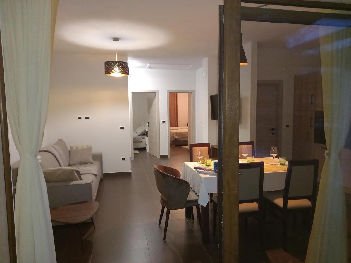 Apartmani Noa I Natali Kaldanija エクステリア 写真