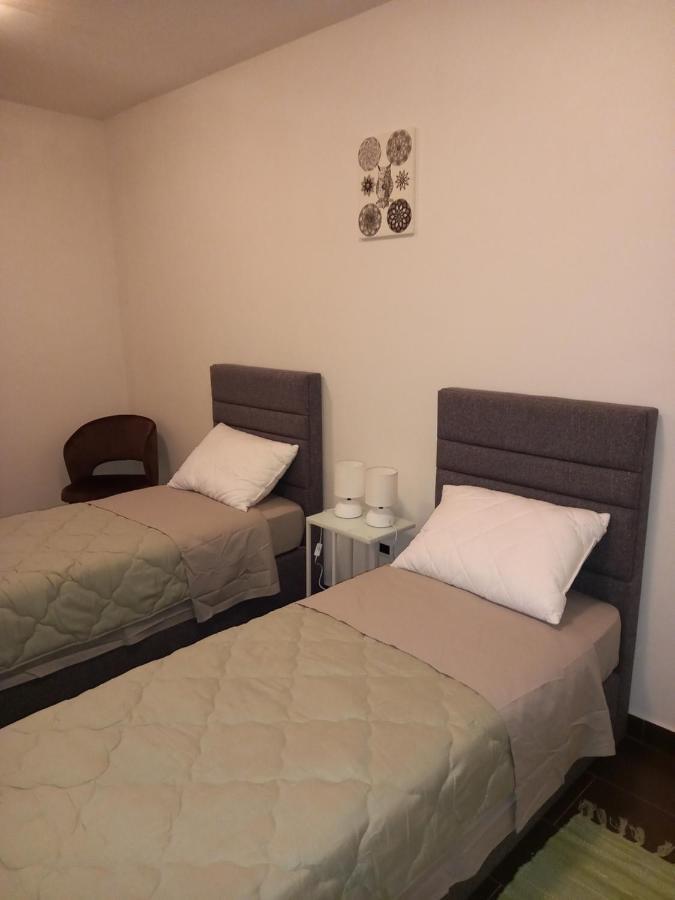 Apartmani Noa I Natali Kaldanija エクステリア 写真