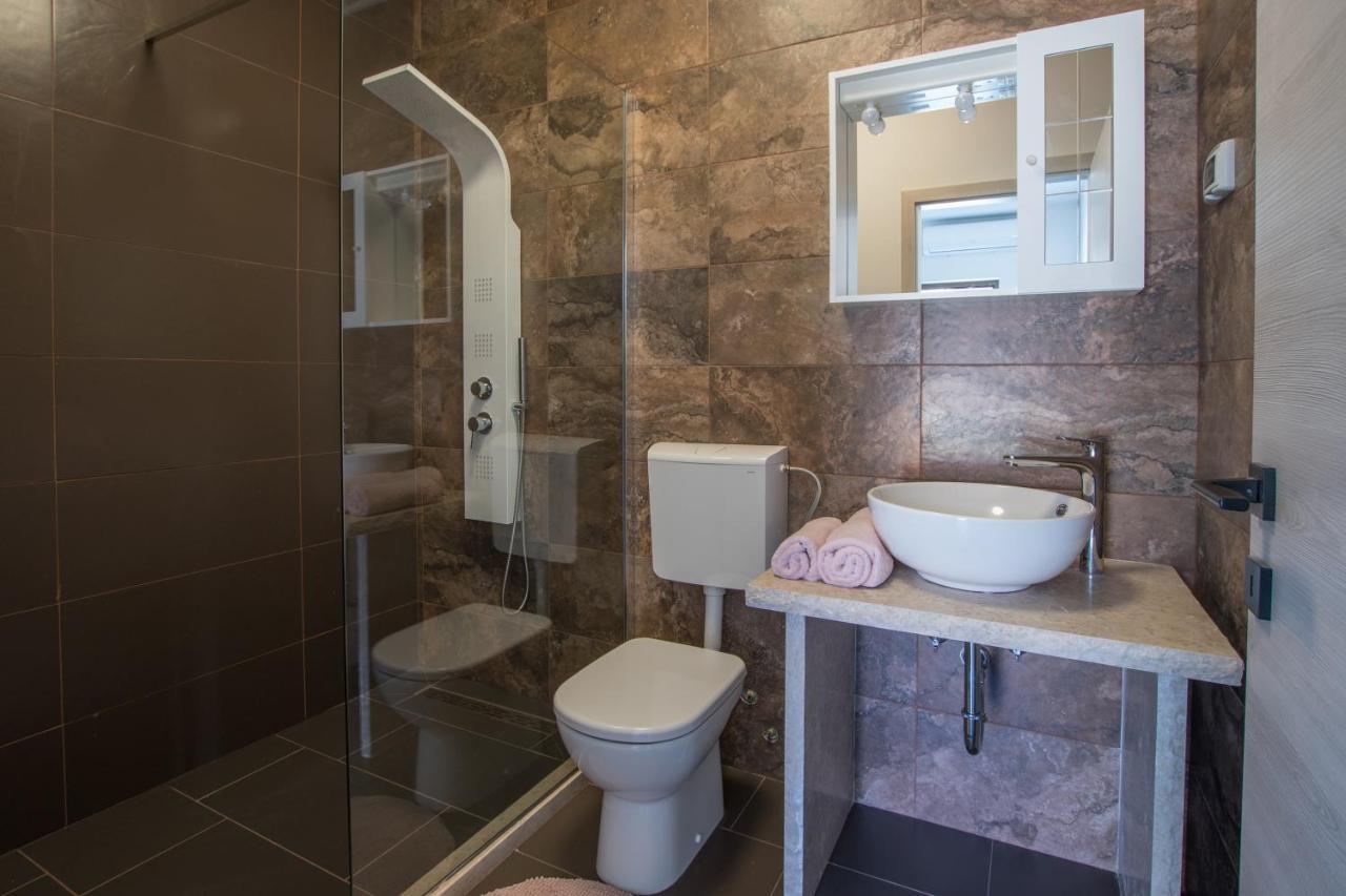 Apartmani Noa I Natali Kaldanija エクステリア 写真