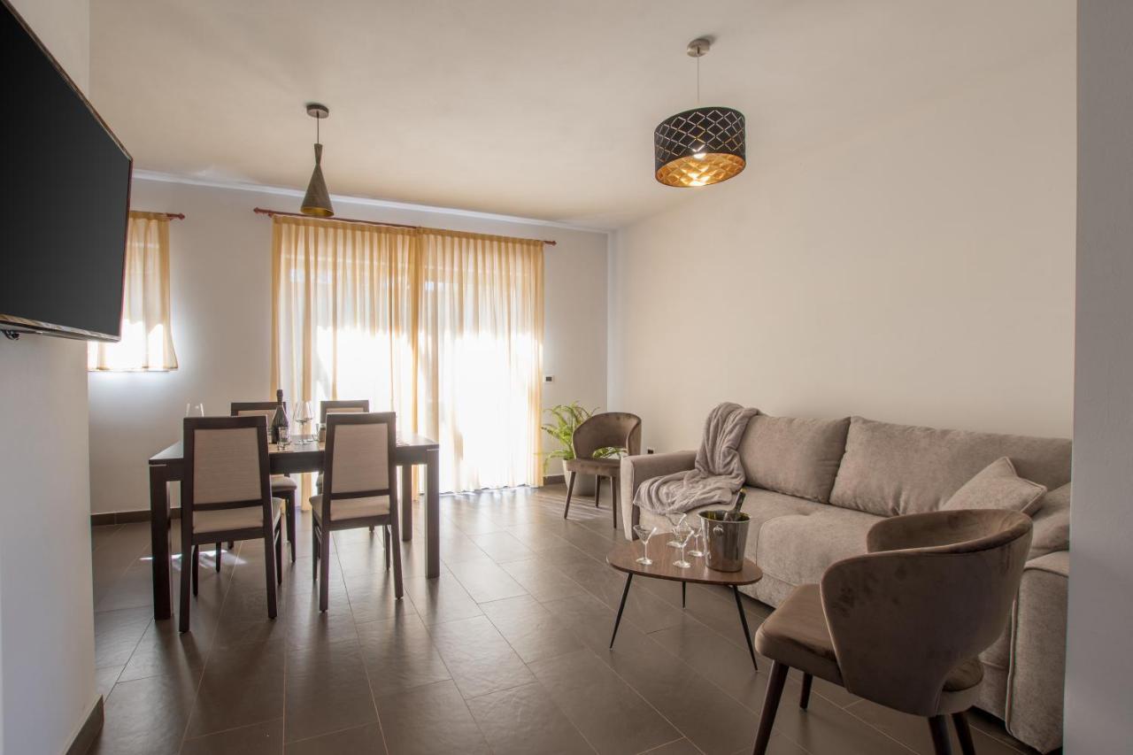 Apartmani Noa I Natali Kaldanija エクステリア 写真
